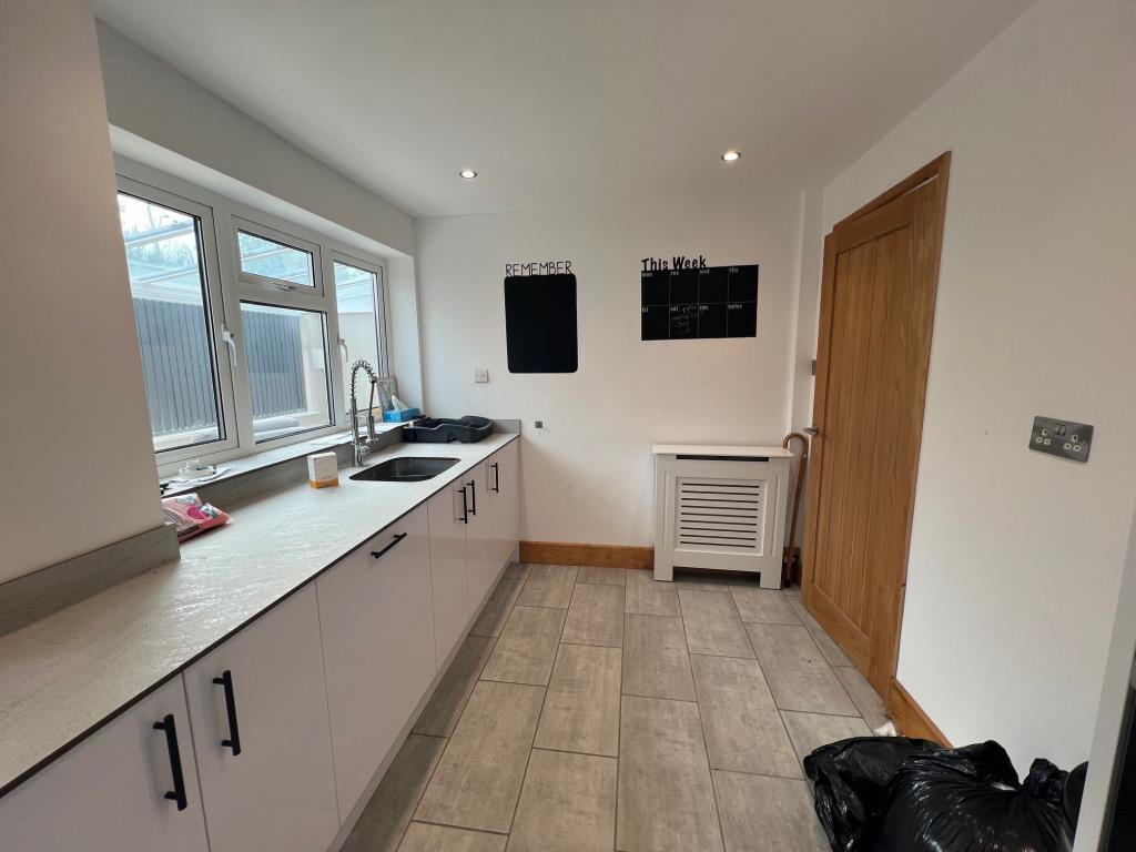 Lot: 102 - SEMI-DETACHED HOUSE FOR INVESTMENT OR OWNER-OCCUPATION - White kitchen with grey worktops